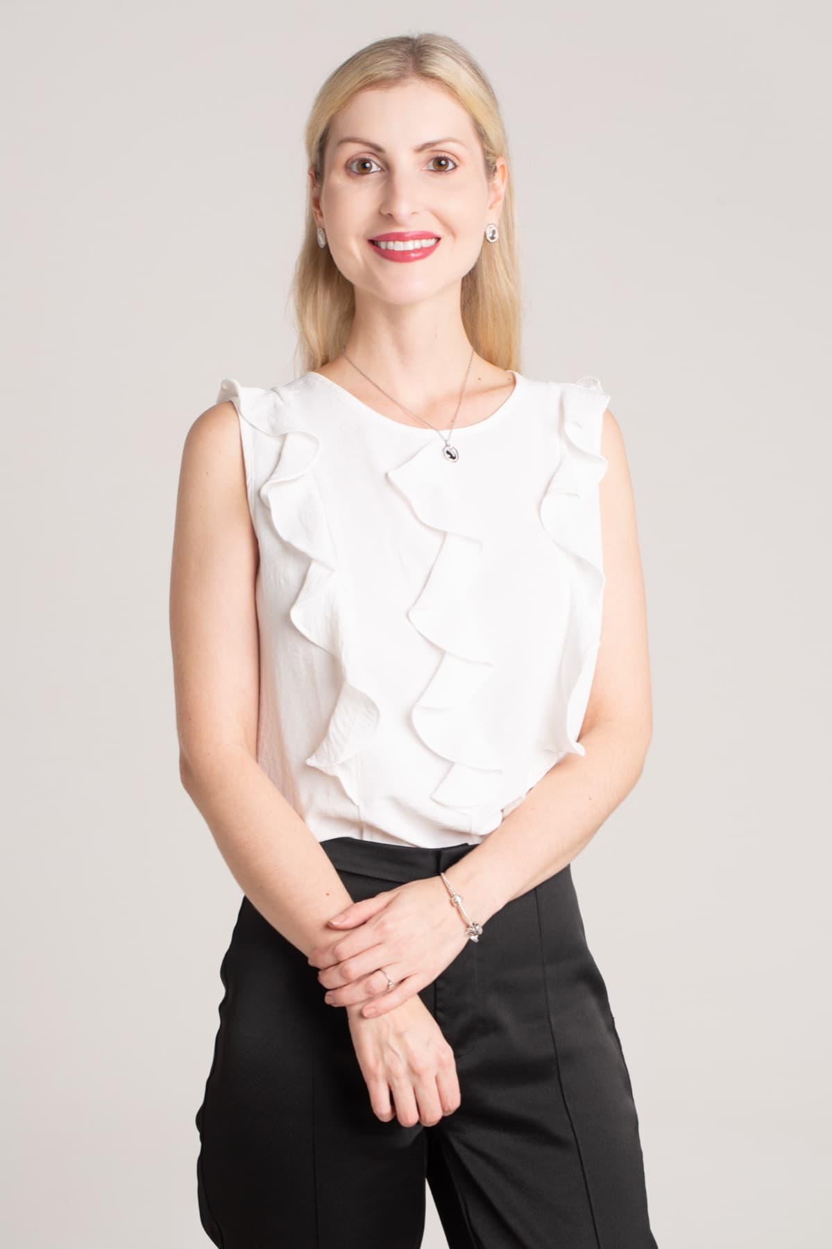 Dra. Karine Weckerlim
